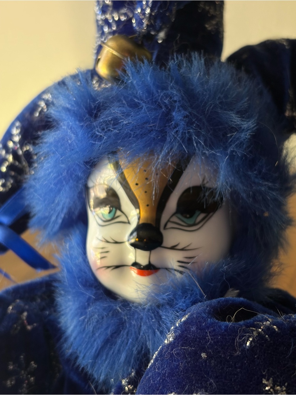 Vintage Porcelain Cat Jester Doll w/ winter/snowflake design, dark blue mateo - Picture 4 of 6